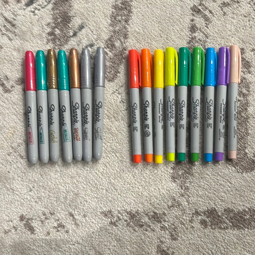 SHARPIE ASSORTMENT